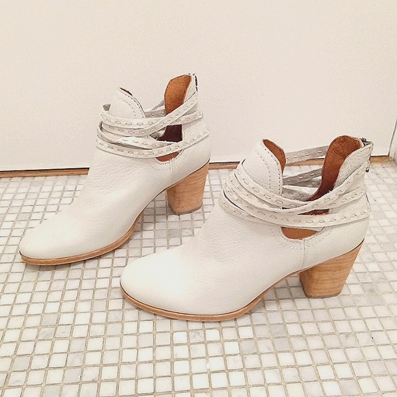 Frye Shoes - NEW! Frye🌟HP🌟Naomi Pickstitch Shootie Booties 8